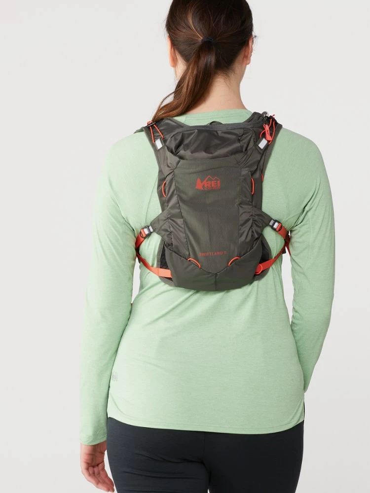 Rei Women' Vest Co-Op Swiftland 5 Hydration 2 Rei Women' Vest Co-Op Swiftland 5 Hydration - Image 2