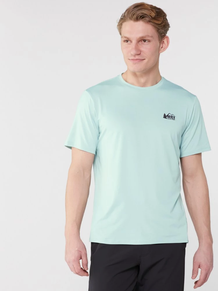 Rei Co-Op Men' Backpack T-Shirt Graphic Sahara 2 Rei Co-Op Men' Backpack T-Shirt Graphic Sahara - Image 2